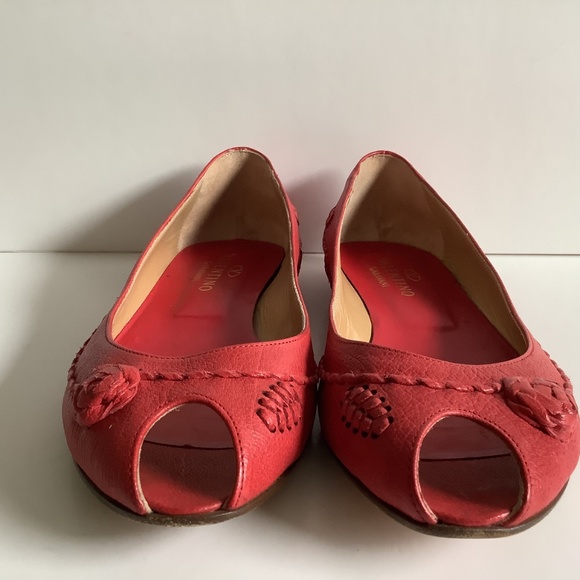 Valentino Garavani Vintage Red  Leather Peep Toe Flats Floral Stitching Sz 7 - Picture 2 of 10